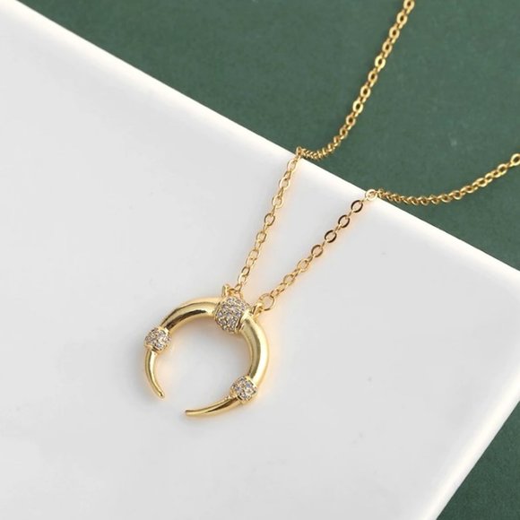 NEW Crescent Moon Necklace Gold over Silver - Picture 5 of 6